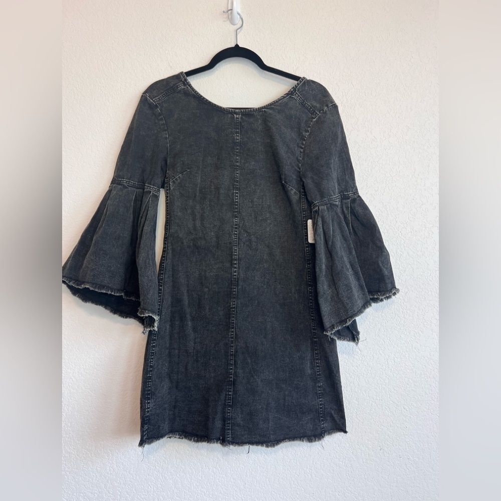 NWT: WE THE FREE Black Tie Zippered Raw Cuffs and Hem Bell Sleeve Size 2 - Picture 2 of 13
